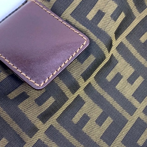 💯AUTH FENDI ZUCCA LARGE CLUTCH POUCH TOILETRY TRAVEL BAG LIKE NEW NYLON FOLDABLE - Picture 6 of 15